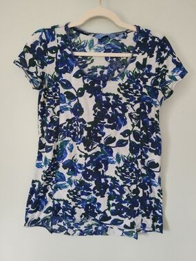Blue and White Floral Scoop Neck Tee - Simply Vera Vera Wang - Size XS